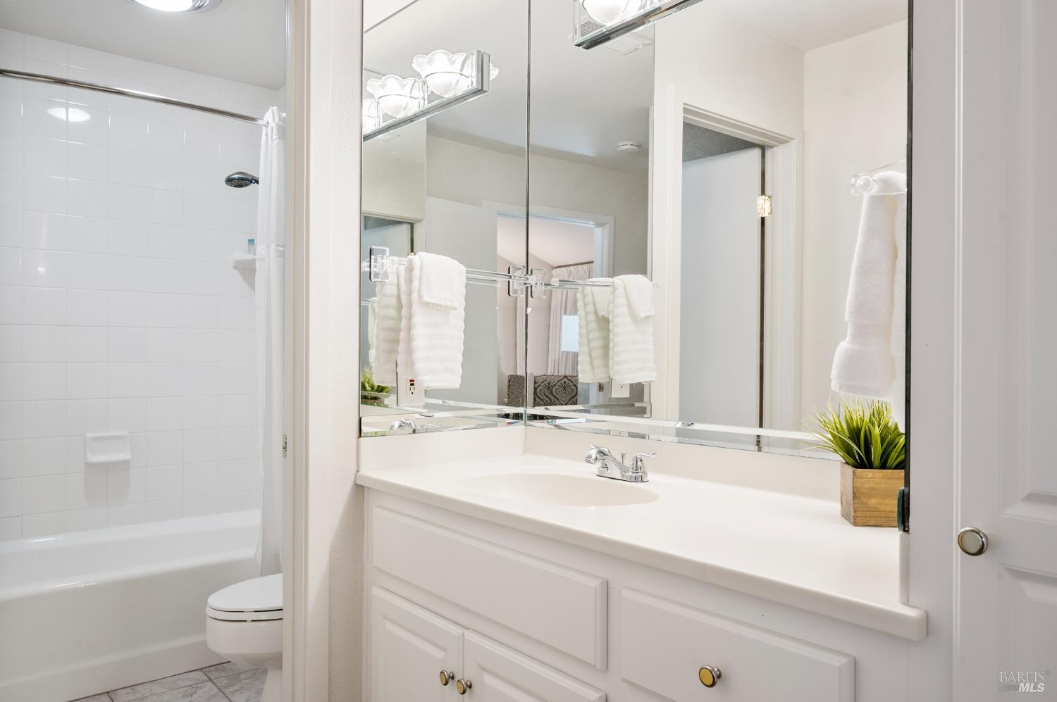 Napa, California, 94558, United States, 3 Bedrooms Bedrooms, ,2 BathroomsBathrooms,Residential,For Sale,1988085