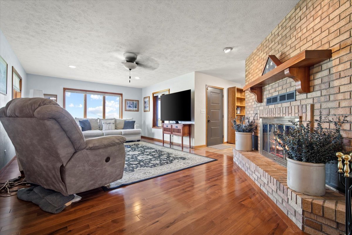 Saunemin, Illinois, 61769, United States, 4 Bedrooms Bedrooms, ,4 BathroomsBathrooms,Residential,For Sale,1958383