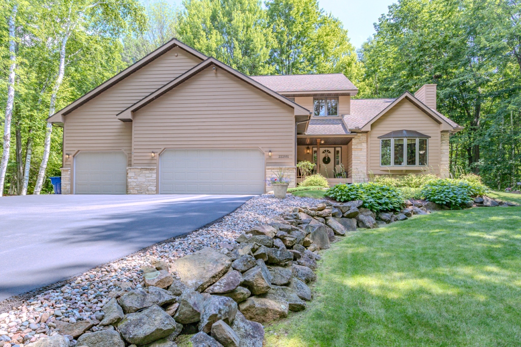 Wausau, Wisconsin, 54401, United States, 4 Bedrooms Bedrooms, ,3 BathroomsBathrooms,Residential,For Sale,1889957