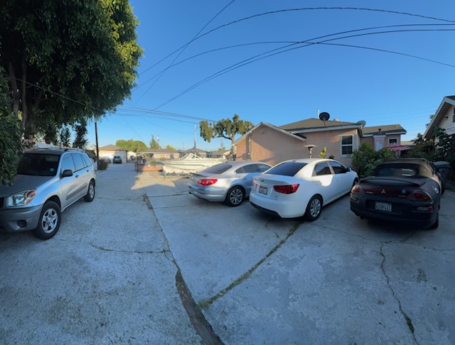 Inglewood, California, 90304, United States, 7 Bedrooms Bedrooms, ,Residential,For Sale,1923768