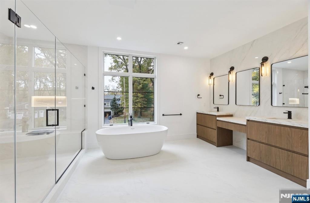 Haworth, New Jersey, 07641, United States, 6 Bedrooms Bedrooms, ,7 BathroomsBathrooms,Residential,For Sale,1989640