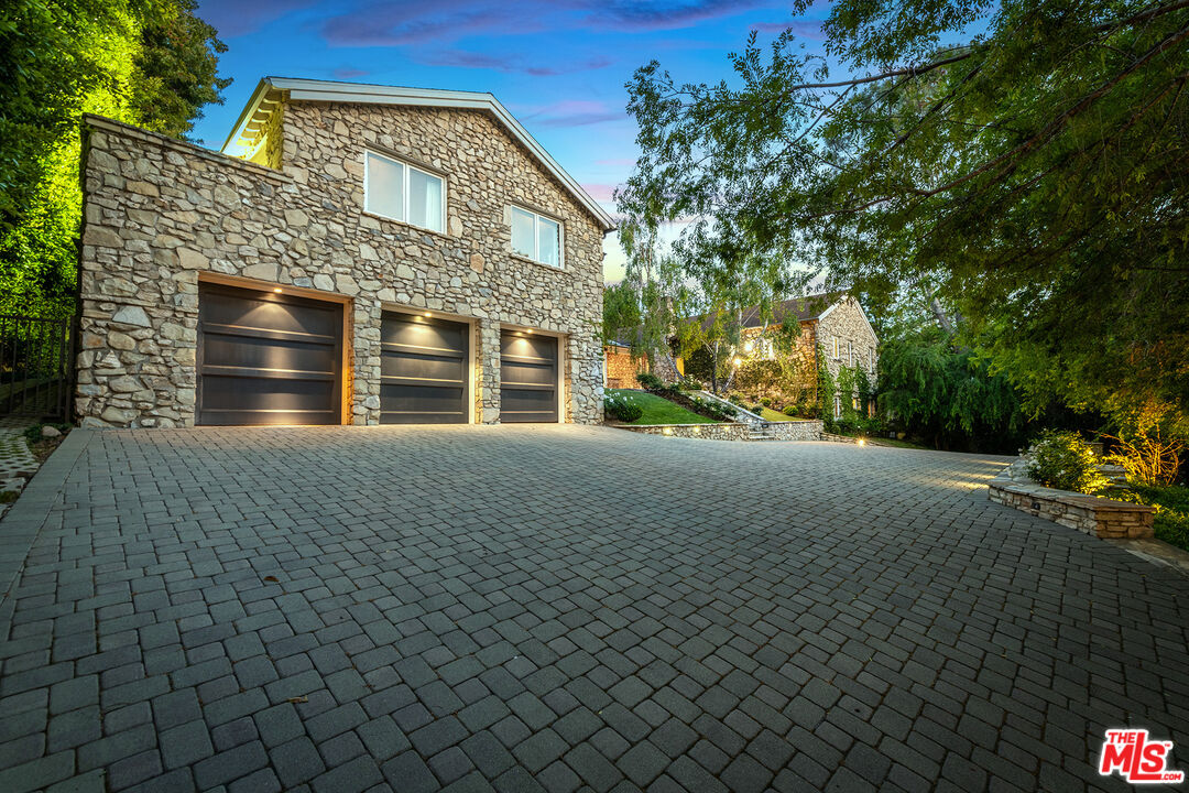 Los Angeles, California, 90077, United States, 5 Bedrooms Bedrooms, ,7 BathroomsBathrooms,Residential,For Sale,1827640