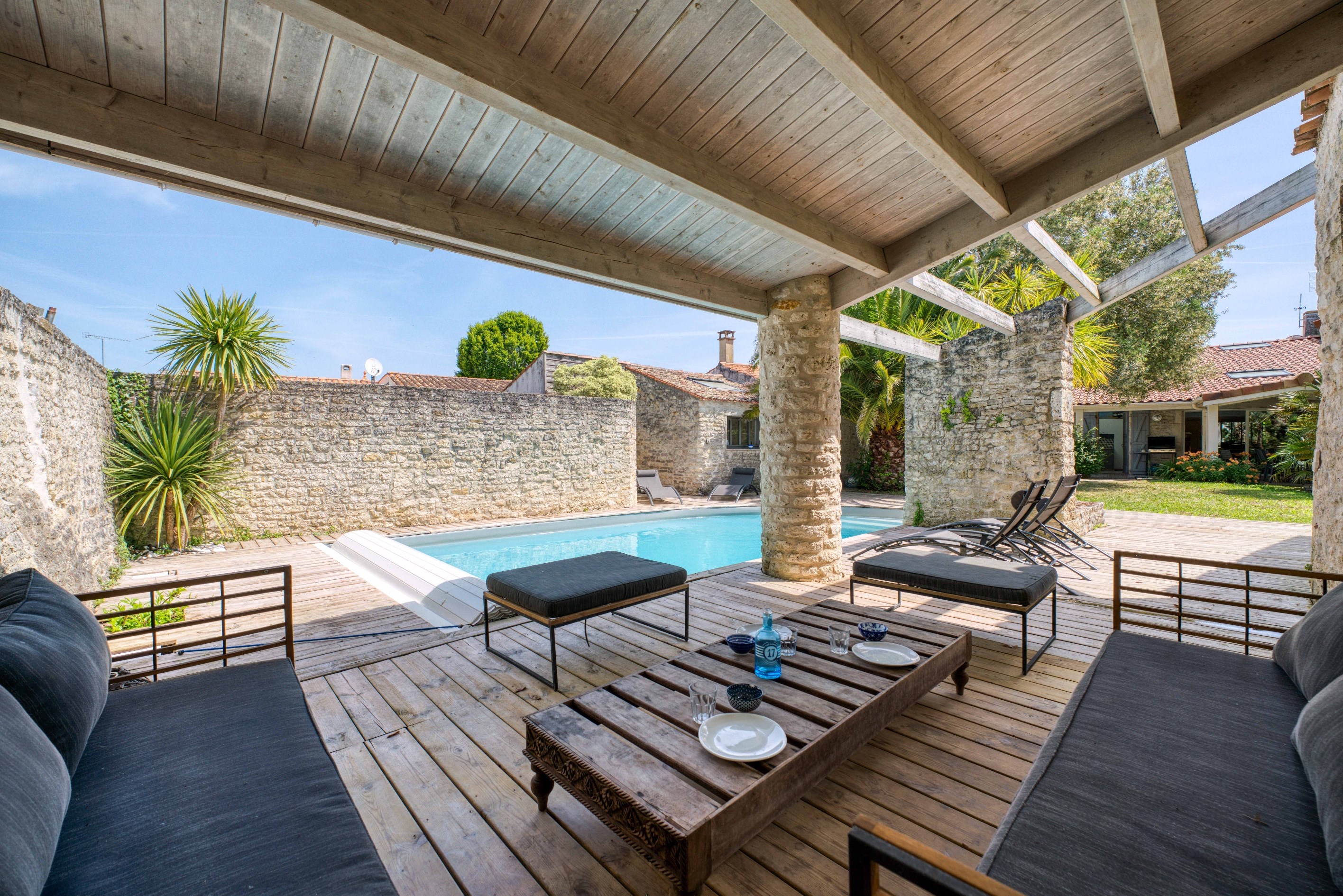  BEAUTIFUL CHARACTER PROPERTY WITH  SWIMMING POOL IN THE HEART OF A VILLAGE ON O… - 物件實景