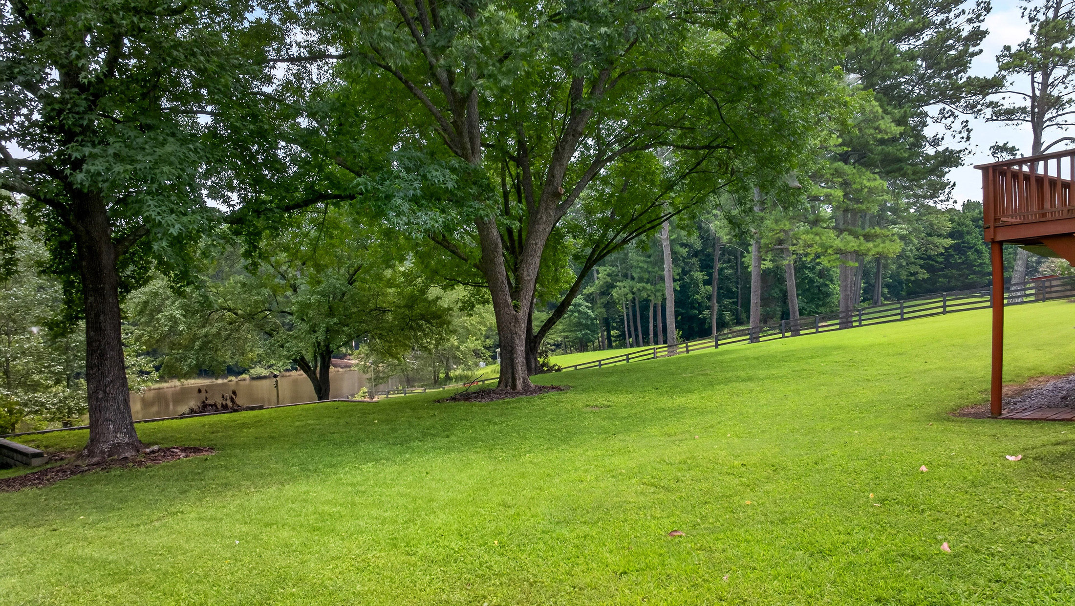  Nestled on Nearly Two Private Acres Overlooking a Picturesque Pond - 物件實景