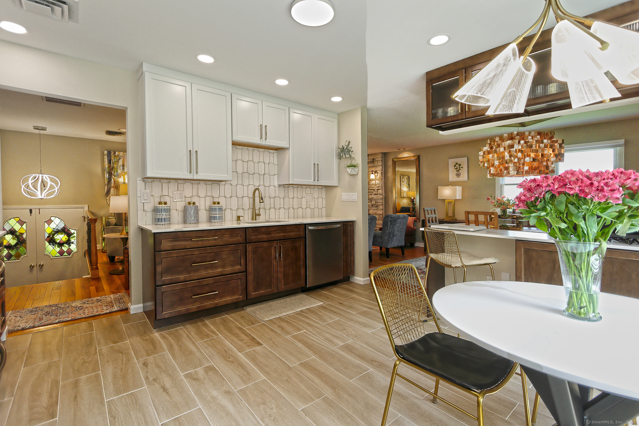 Orange, Connecticut, 06477, United States, 3 Bedrooms Bedrooms, ,3 BathroomsBathrooms,Residential,For Sale,1911286