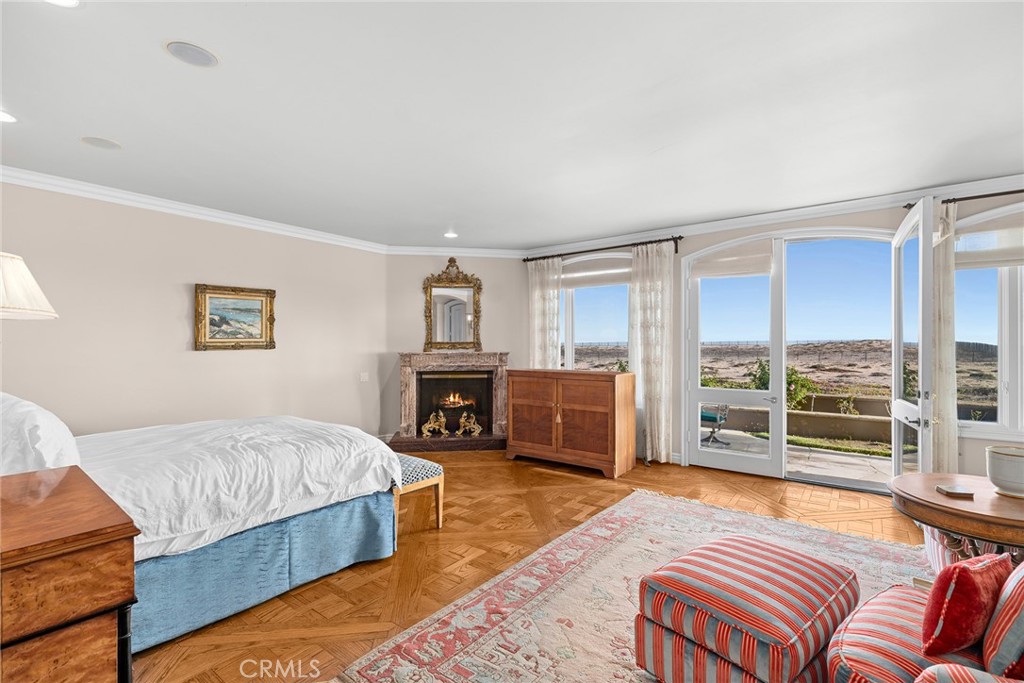 Newport Beach, California, 92661, United States, 4 Bedrooms Bedrooms, ,5 BathroomsBathrooms,Residential,For Sale,1875430
