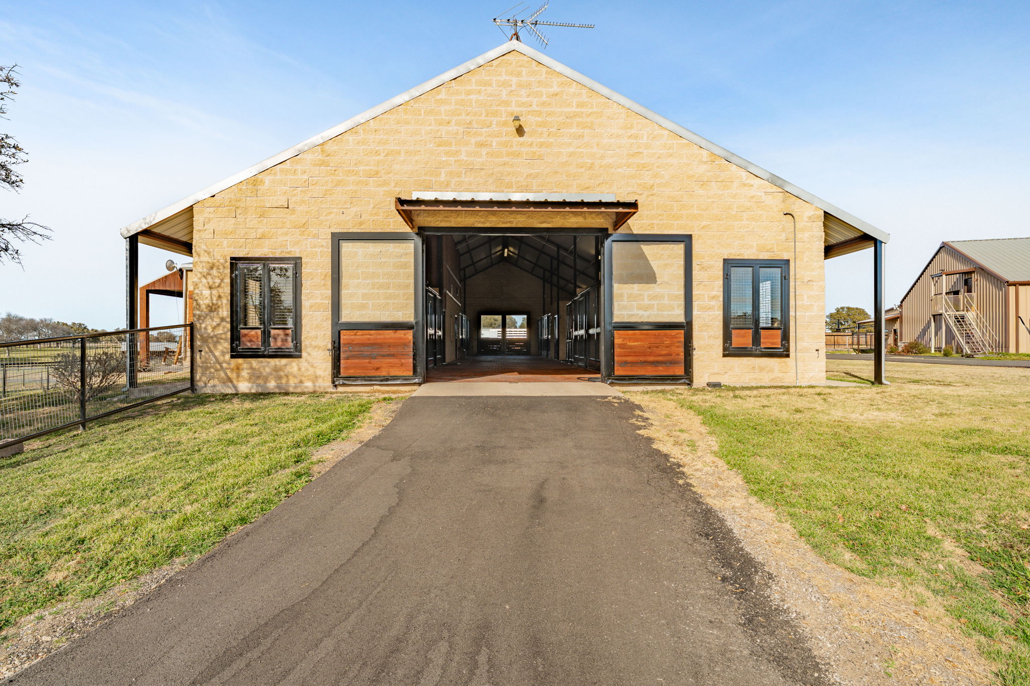  221 Silver Spur, Weatherford, TX, 76087 - 物件實景
