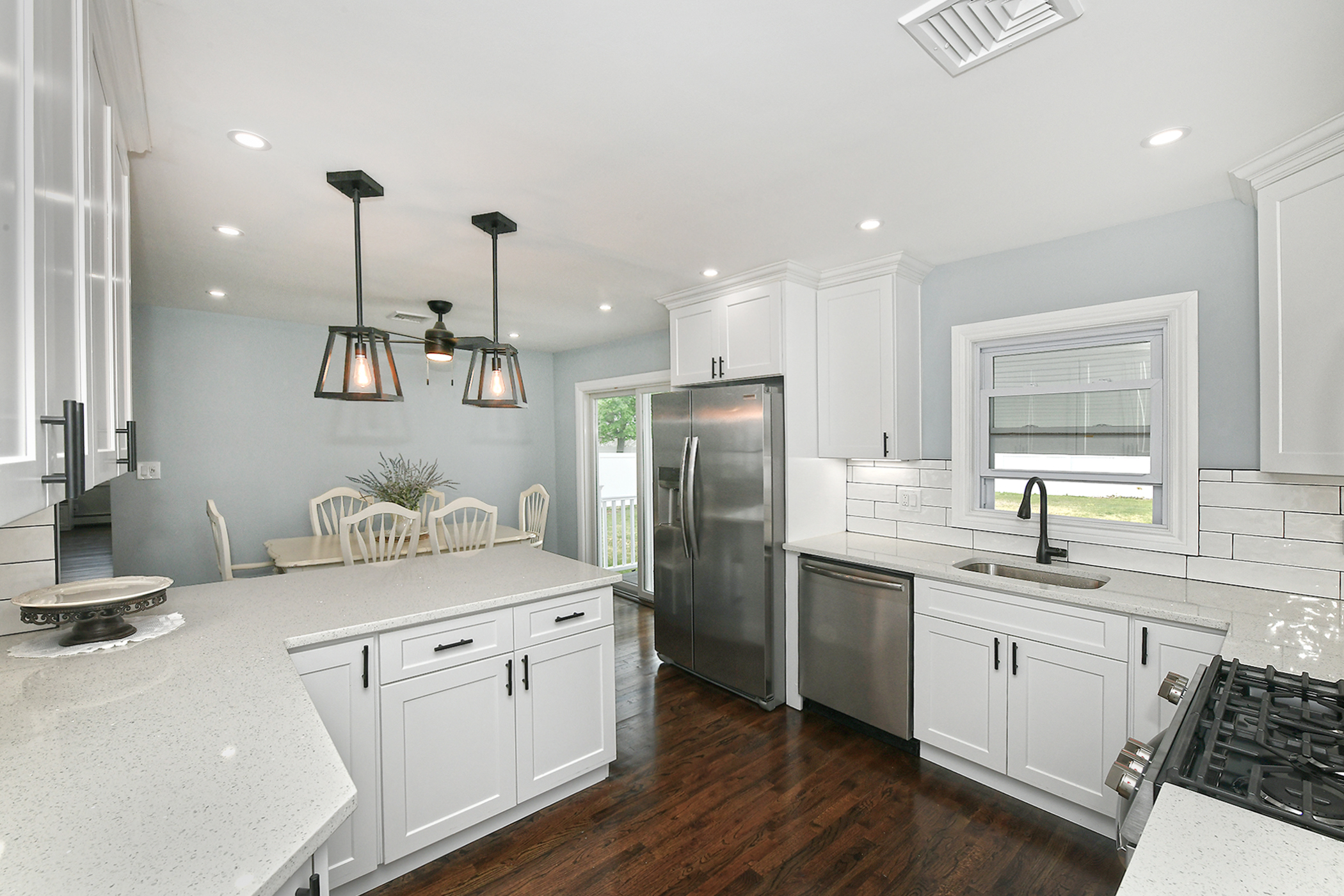 Farmingdale, New York, 11735, United States, 3 Bedrooms Bedrooms, ,2 BathroomsBathrooms,Residential,For Sale,1928376