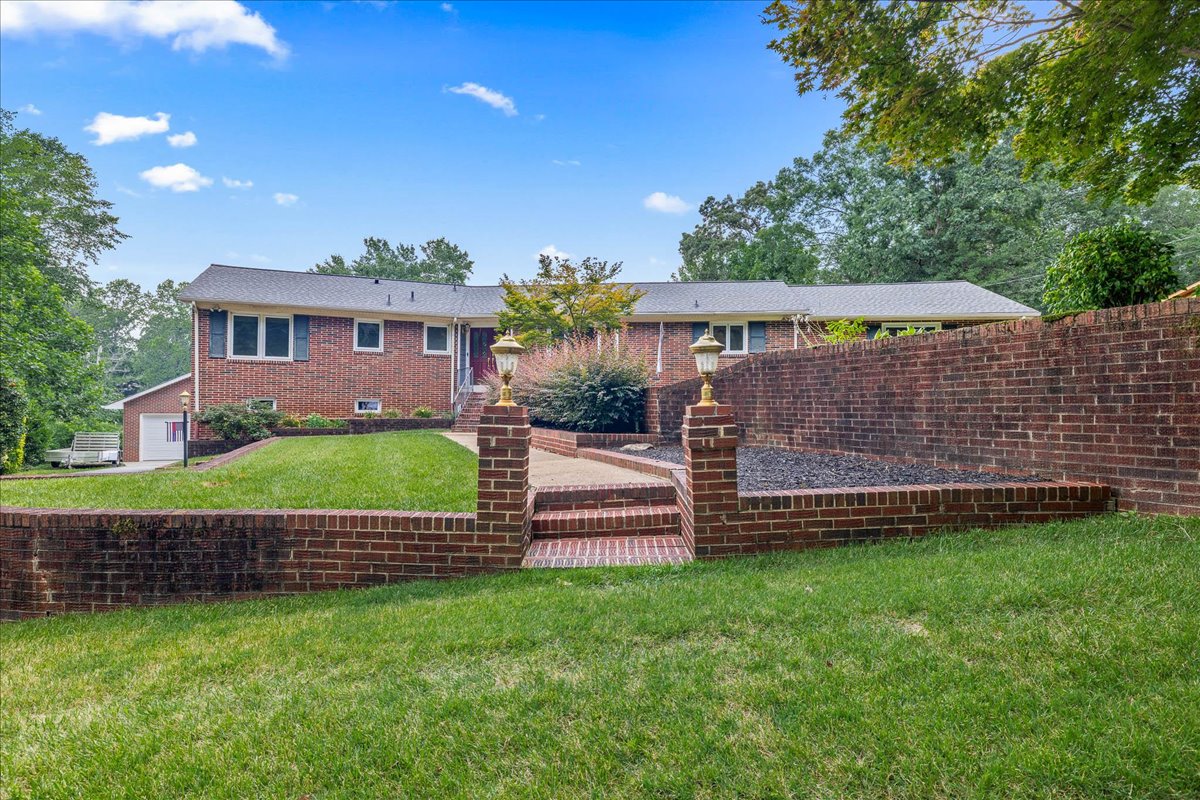 Chester, Virginia, 23831, United States, 5 Bedrooms Bedrooms, ,4 BathroomsBathrooms,Residential,For Sale,1889514