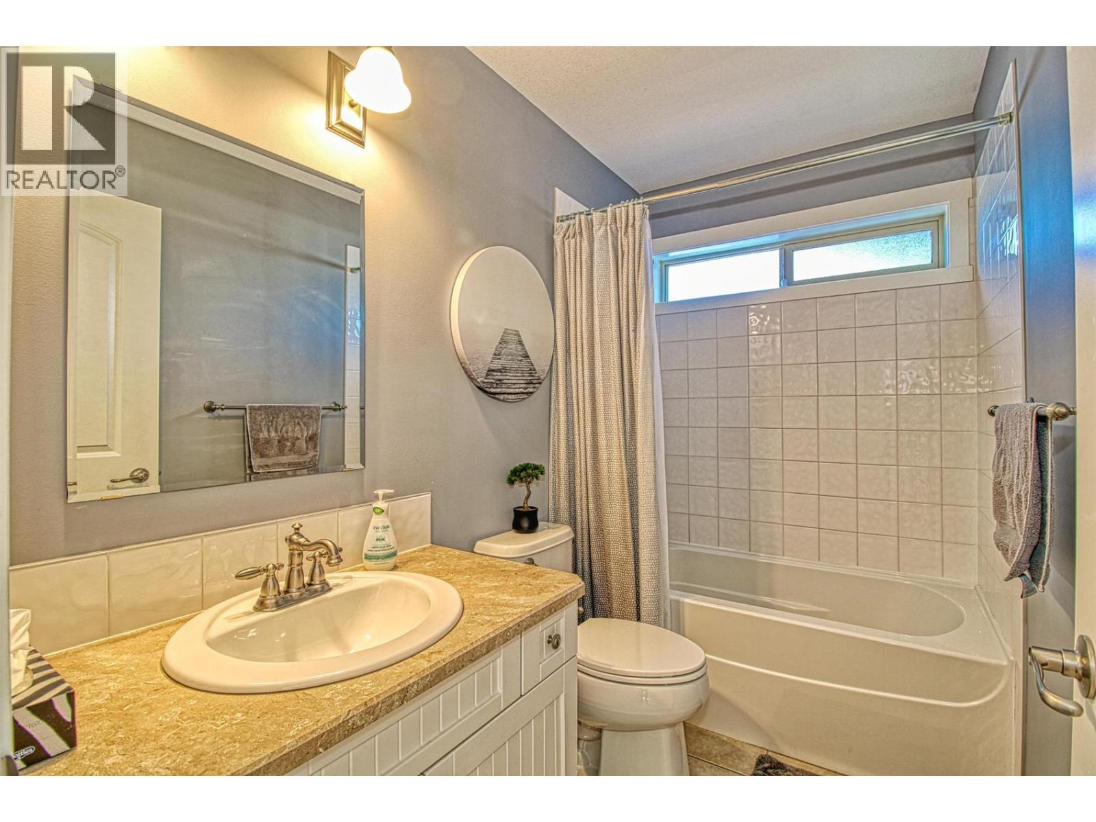 KELOWNA, British Columbia, V1Z 3R8, CA, 3 Bedrooms Bedrooms, ,2 BathroomsBathrooms,Residential,For Sale,1950768