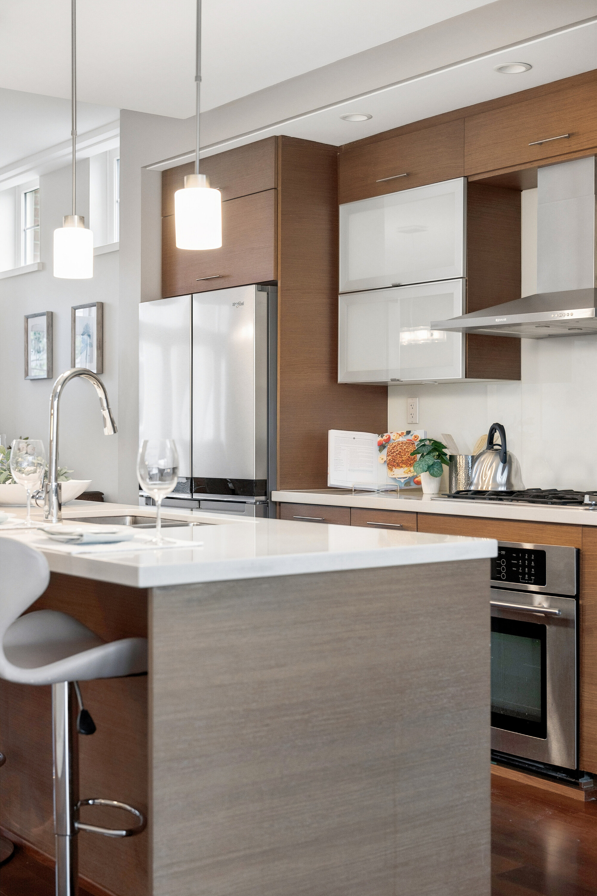  Elevated End-Unit Townhome - 物件實景