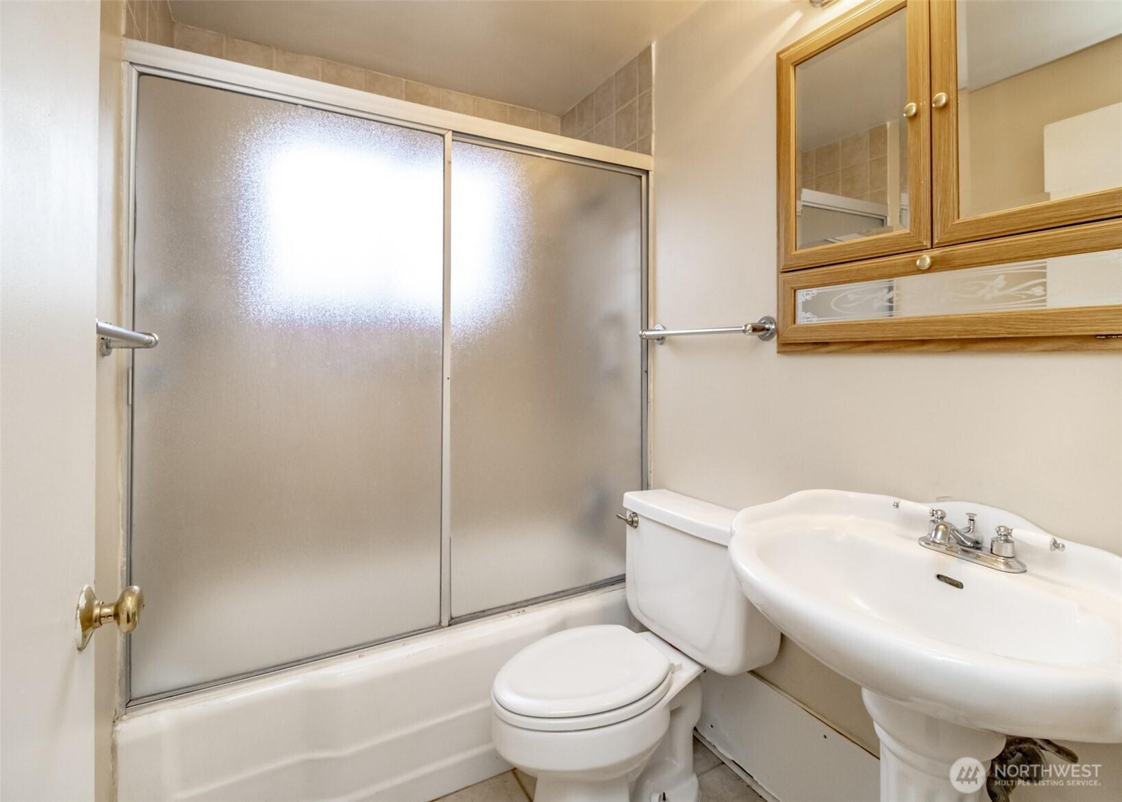 TUKWILA, Washington, 98168, United States, 2 Bedrooms Bedrooms, ,1 BathroomBathrooms,Residential,For Sale,2003003