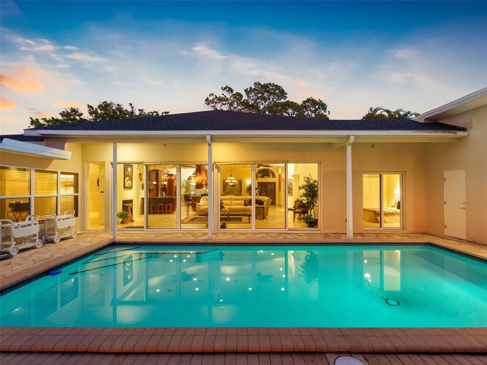 CLEARWATER BEACH, Florida, 33767, United States, 3 Bedrooms Bedrooms, ,3 BathroomsBathrooms,Residential,For Sale,1979132