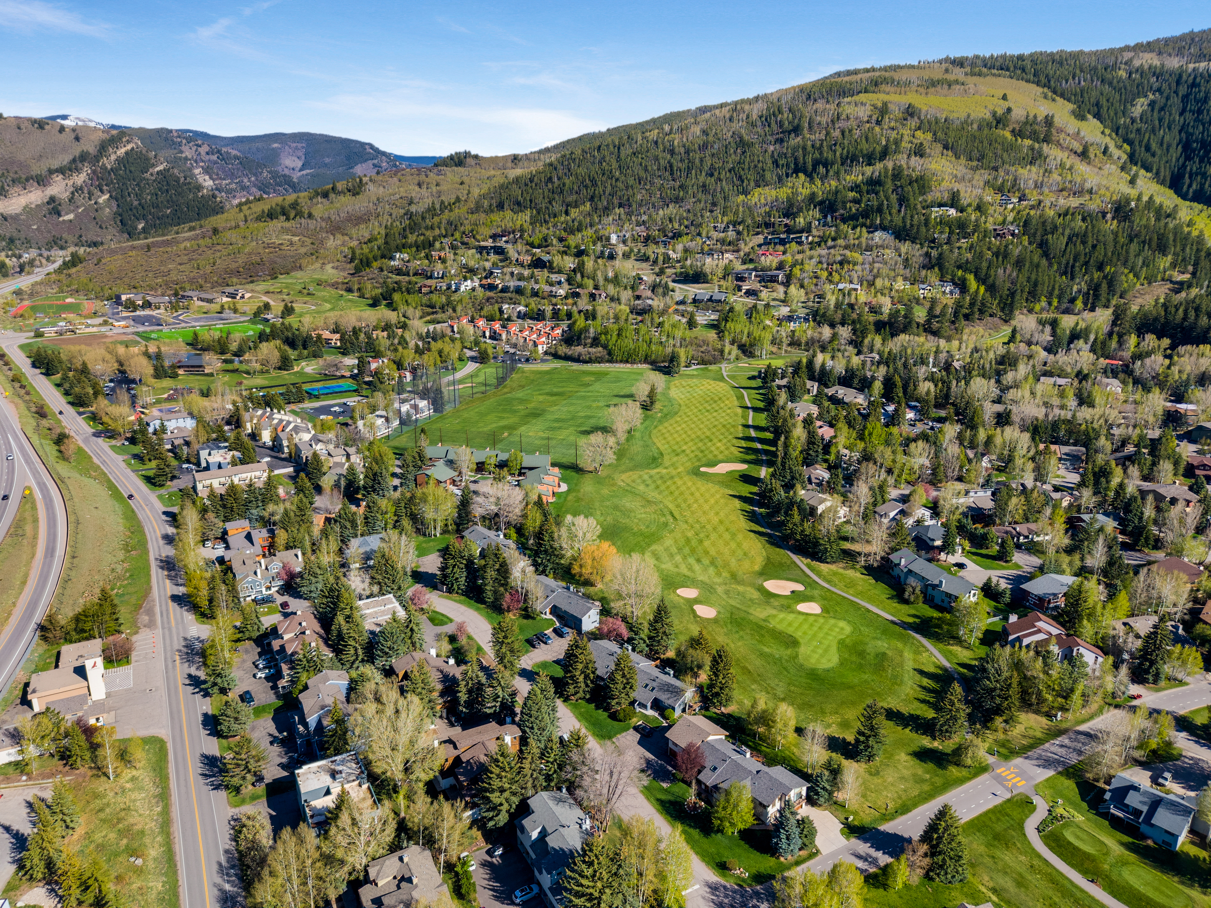  Eagle-Vail Residence Delivers a Flexible Functional layout with Strong Character - 物件實景