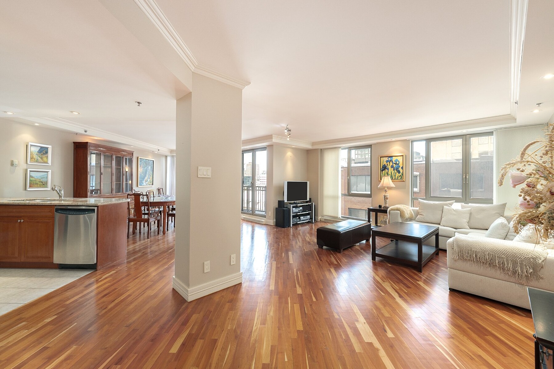  Luxurious Expansive Condo - 物件實景