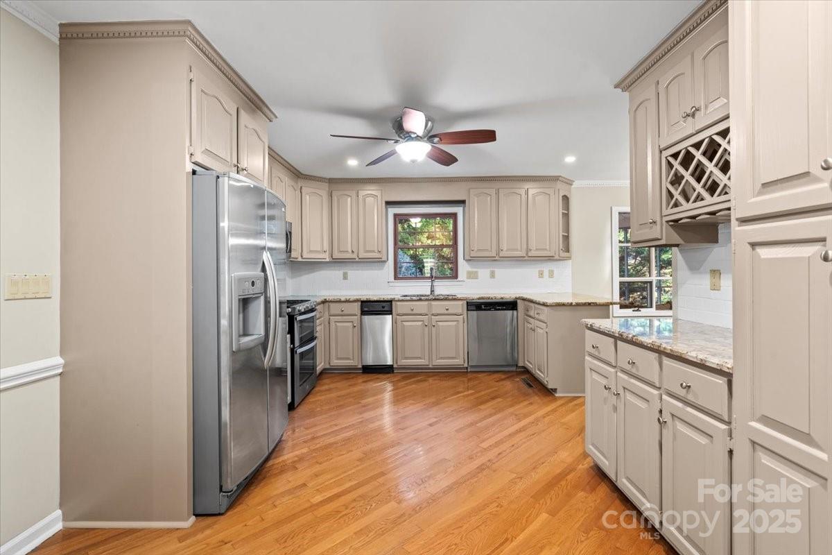 Kannapolis, North Carolina, 28081, United States, 3 Bedrooms Bedrooms, ,4 BathroomsBathrooms,Residential,For Sale,1989536