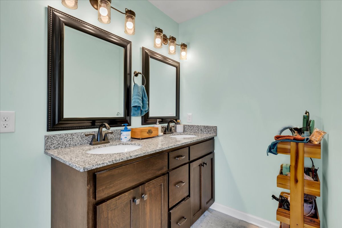 Manchester, Tennessee, 37355, United States, 3 Bedrooms Bedrooms, ,2 BathroomsBathrooms,Residential,For Sale,2007500