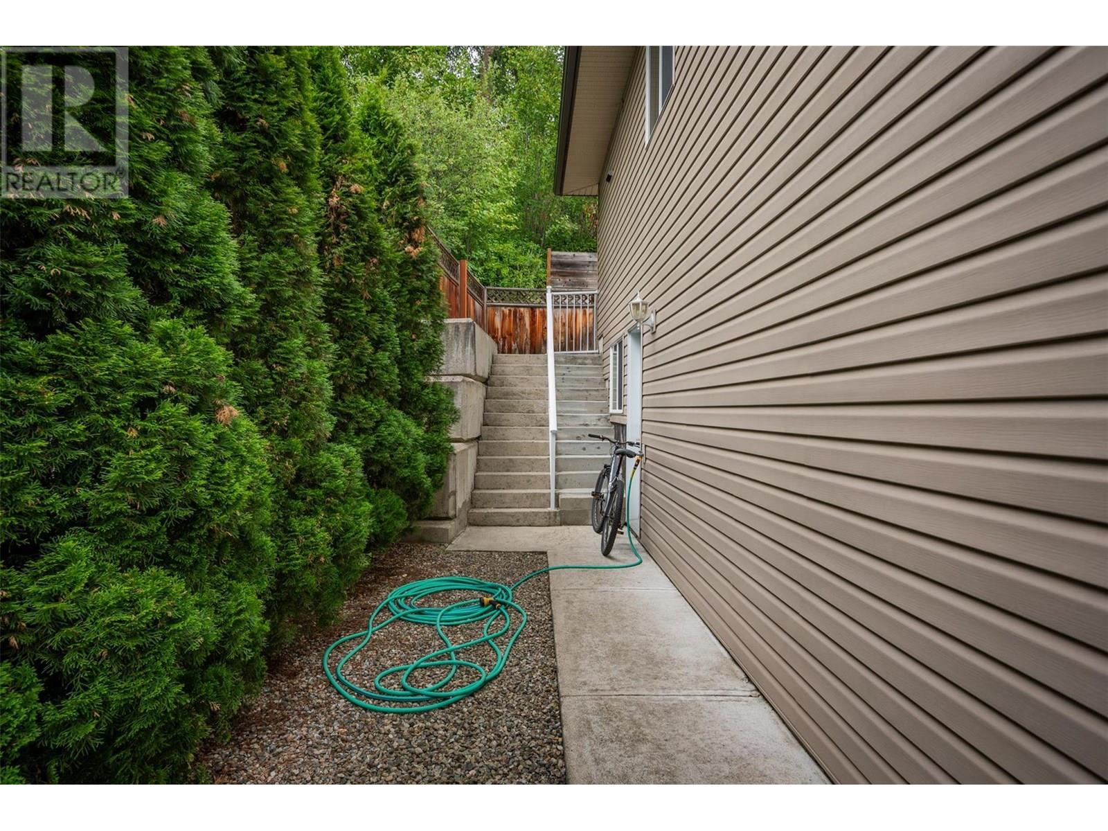 CASTLEGAR, British Columbia, V1N 1J7, CA, 3 Bedrooms Bedrooms, ,2 BathroomsBathrooms,Residential,For Sale,1913084