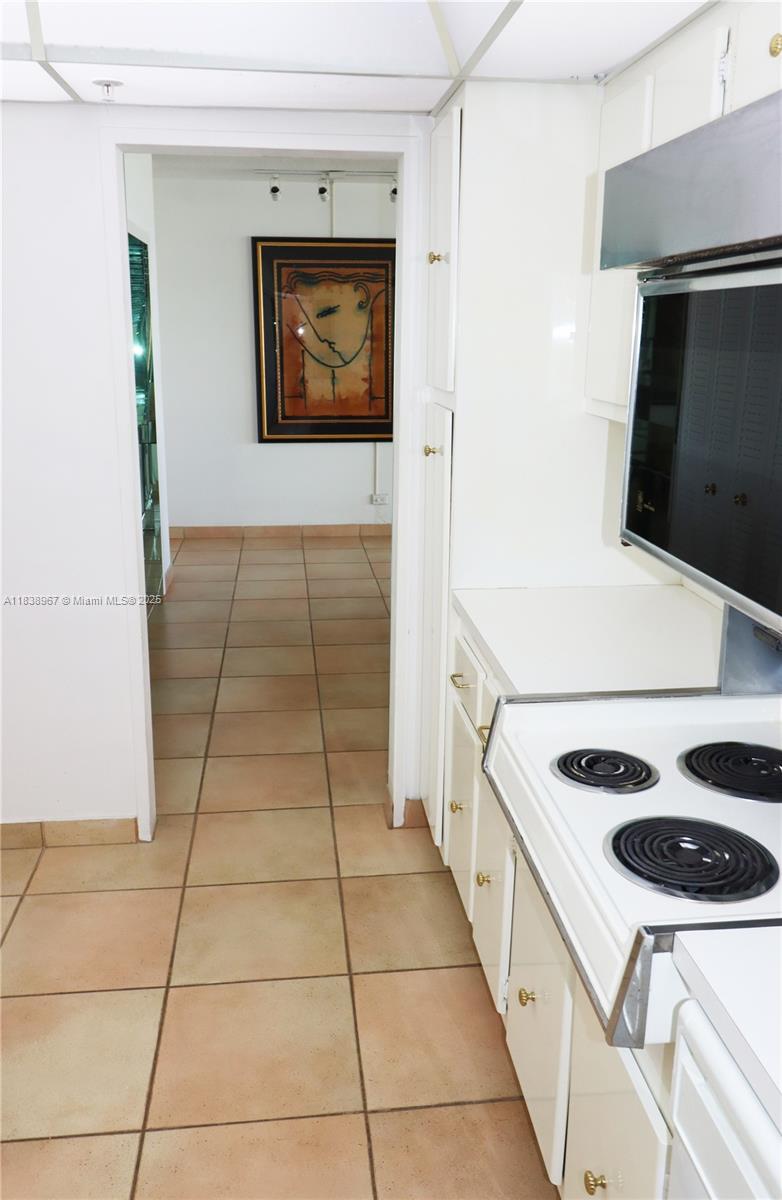 Miami Beach, Florida, 33140, United States, 2 Bedrooms Bedrooms, ,2 BathroomsBathrooms,Residential,For Sale,1890923