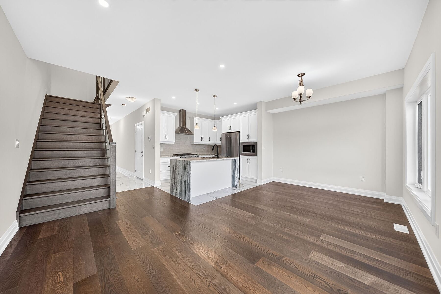  Brand New Luxurious Townhome - 物件實景