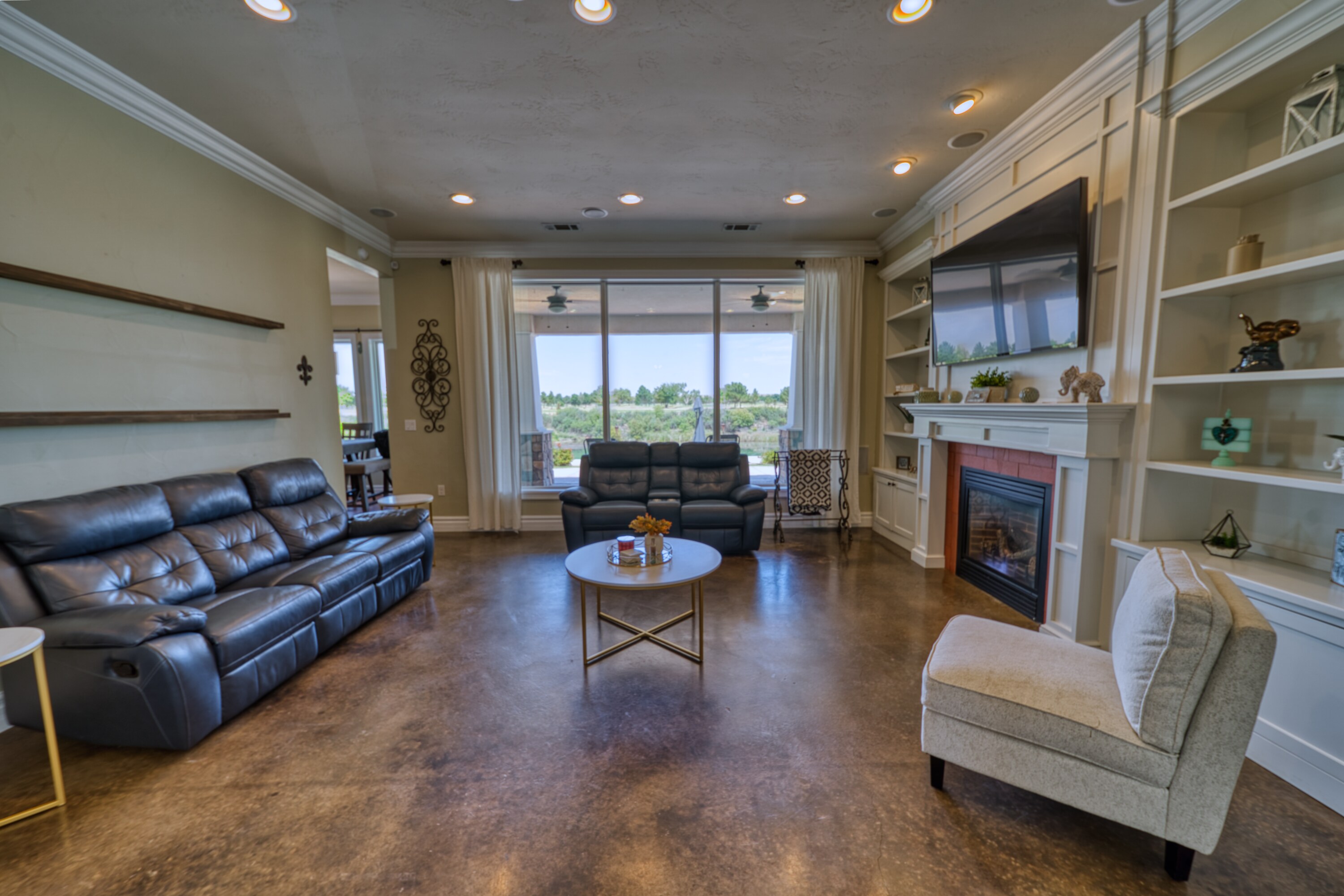 Carlsbad, New Mexico, 88220, United States, 5 Bedrooms Bedrooms, ,4 BathroomsBathrooms,Residential,For Sale,1974334