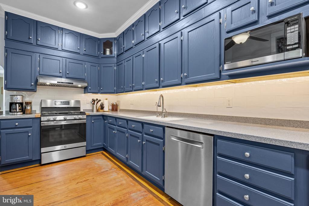 Lansdowne, Pennsylvania, 19050, United States, 5 Bedrooms Bedrooms, ,3 BathroomsBathrooms,Residential,For Sale,1926052