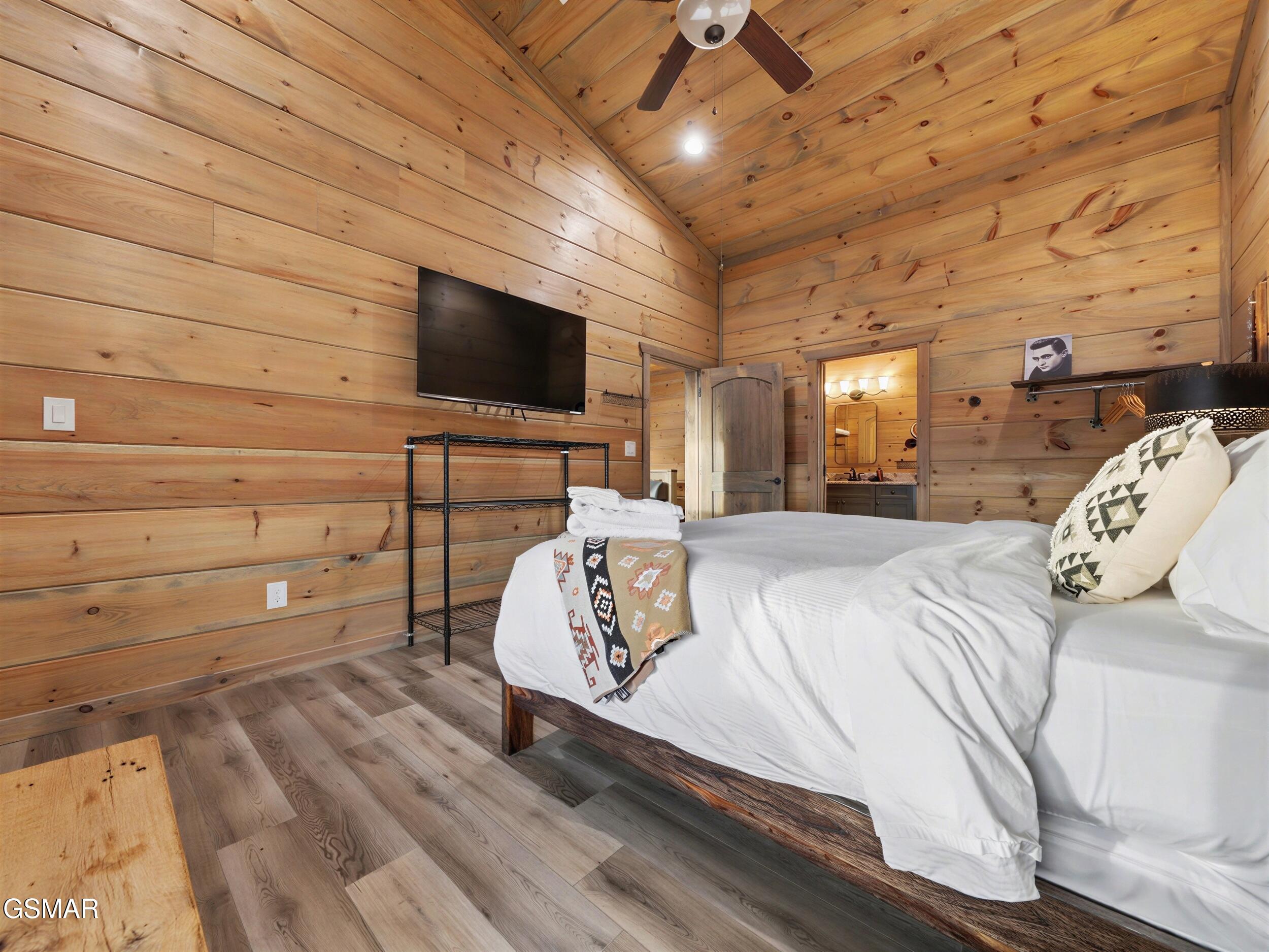 Gatlinburg, Tennessee, 37738, United States, 3 Bedrooms Bedrooms, ,4 BathroomsBathrooms,Residential,For Sale,2012548