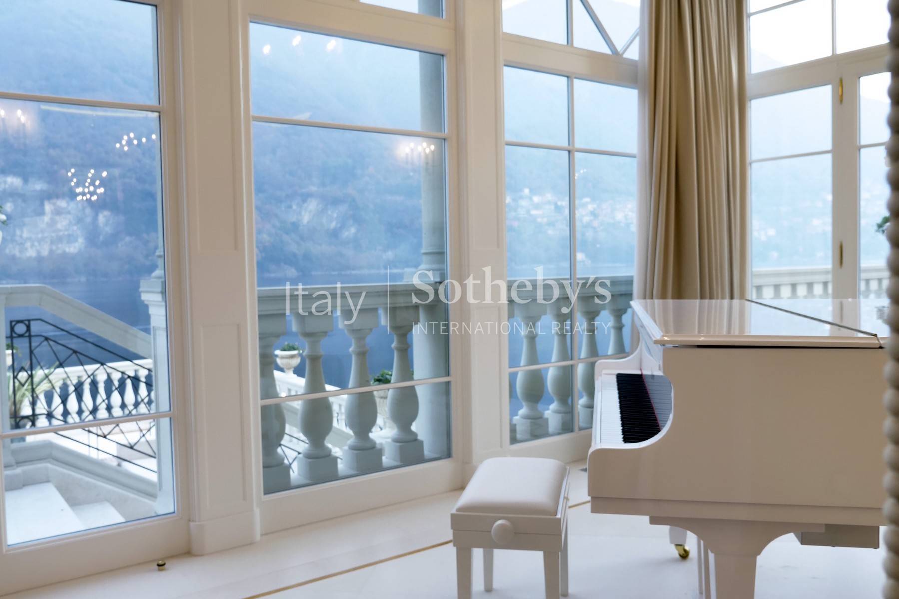  Gorgeous lakefront trophy estate - 物件實景