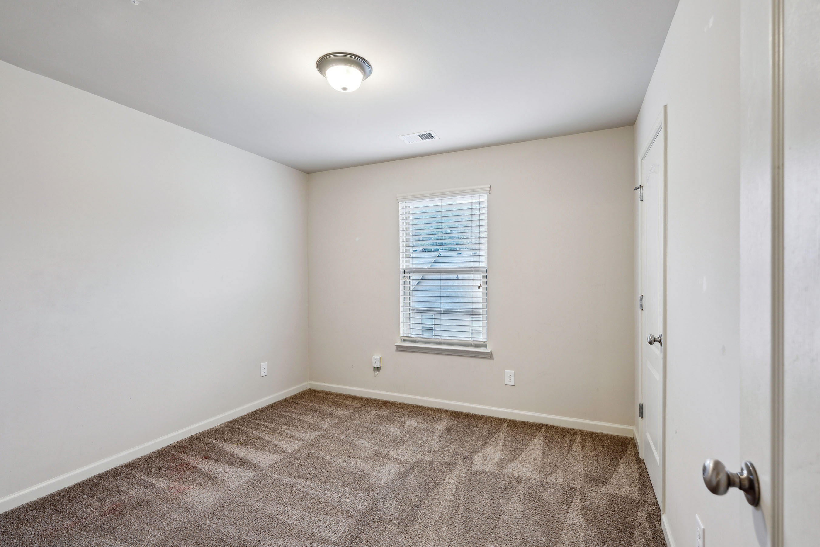  Welcome to this Beautifully Maintained Two-Story Townhome - 物件實景