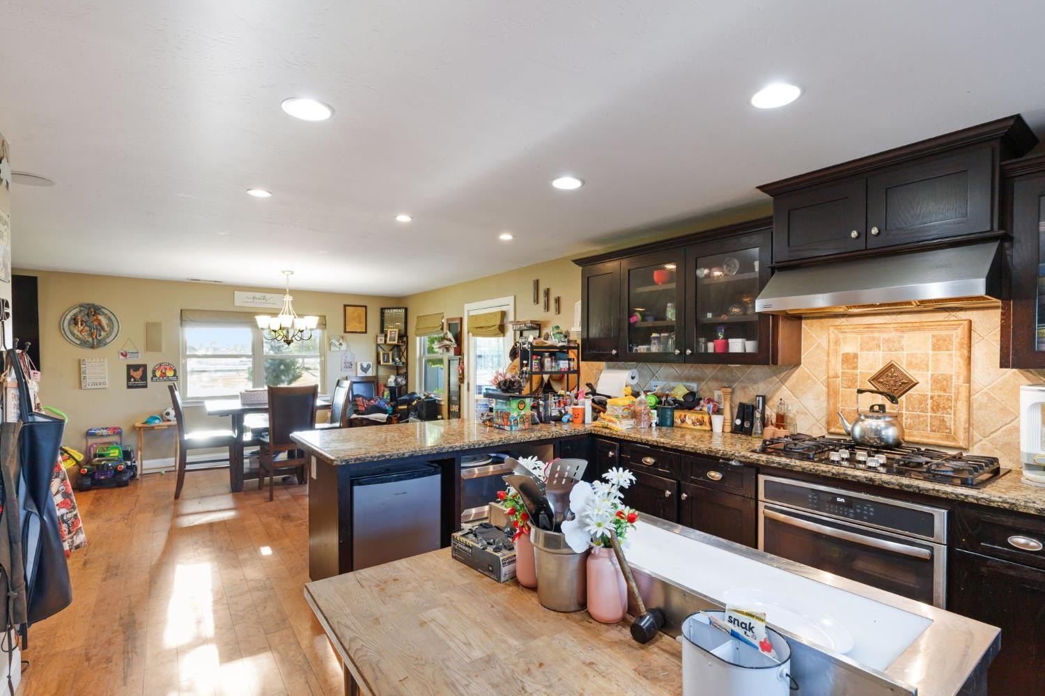 Clovis, California, 93619, United States, 4 Bedrooms Bedrooms, ,4 BathroomsBathrooms,Residential,For Sale,1924178