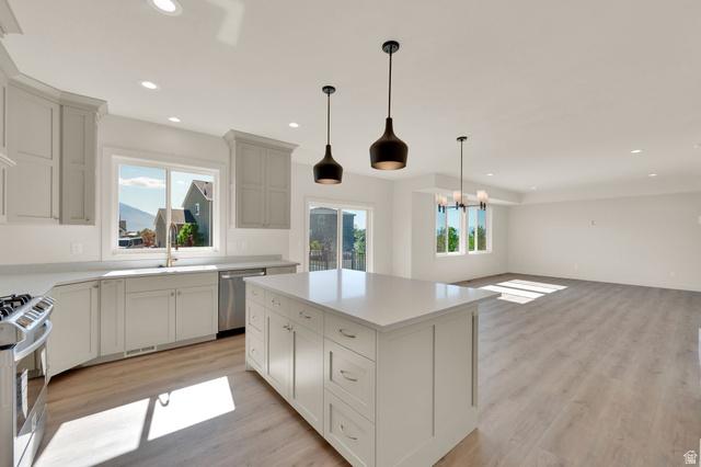 Saratoga Springs, Utah, 84045, United States, 6 Bedrooms Bedrooms, ,4 BathroomsBathrooms,Residential,For Sale,2047947