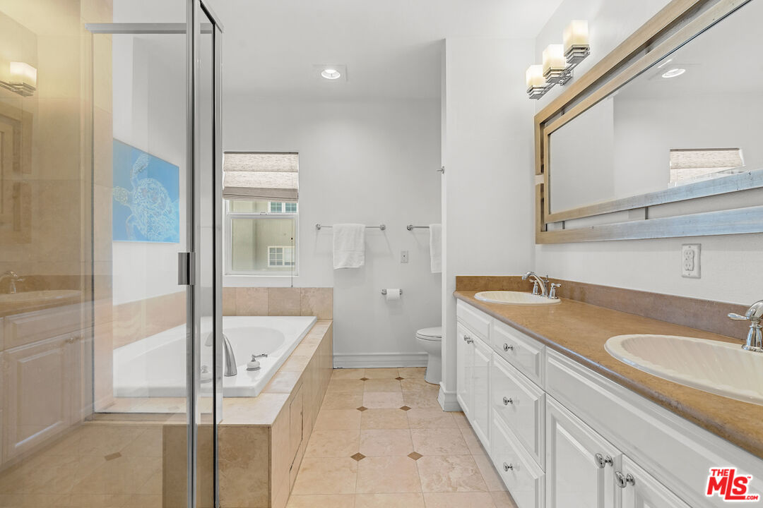 Los Angeles, California, 90049, United States, 3 Bedrooms Bedrooms, ,3 BathroomsBathrooms,Residential,For Sale,1885770