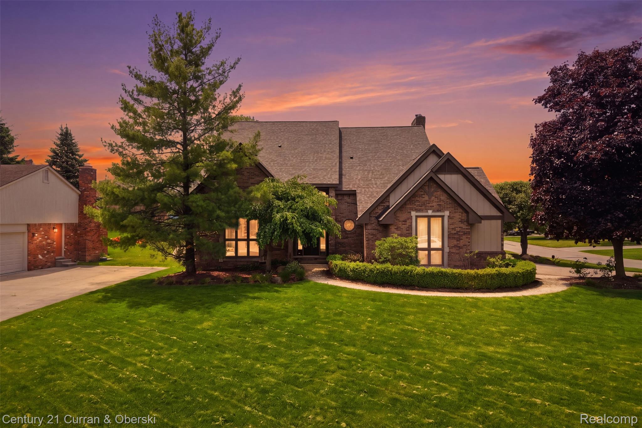 Farmington Hills, Michigan, 48331, United States, 4 Bedrooms Bedrooms, ,4 BathroomsBathrooms,Residential,For Sale,2048985