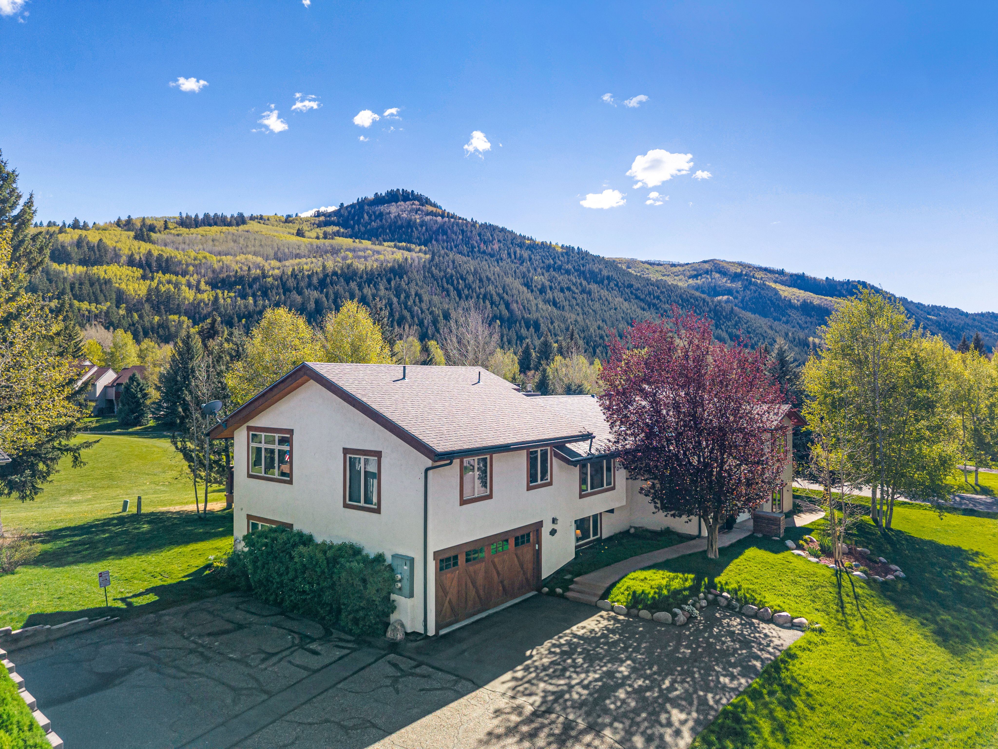  Eagle-Vail Residence Delivers a Flexible Functional layout with Strong Character - 物件實景