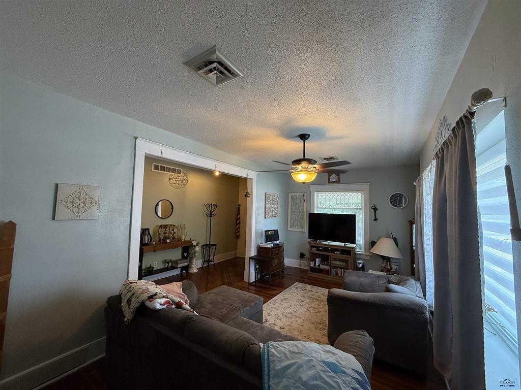 Hot Springs, South Dakota, 57747, United States, 5 Bedrooms Bedrooms, ,3 BathroomsBathrooms,Residential,For Sale,1928045