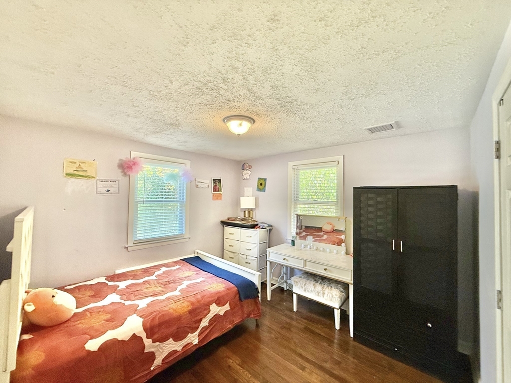 Stoughton, Massachusetts, 02072, United States, 3 Bedrooms Bedrooms, ,1 BathroomBathrooms,Residential,For Sale,1978457