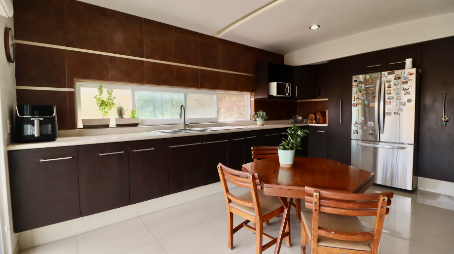 Morelia, Michoacán de Ocampo, 58350, Mexico, 4 Bedrooms Bedrooms, ,4 BathroomsBathrooms,Residential,For Sale,1998426