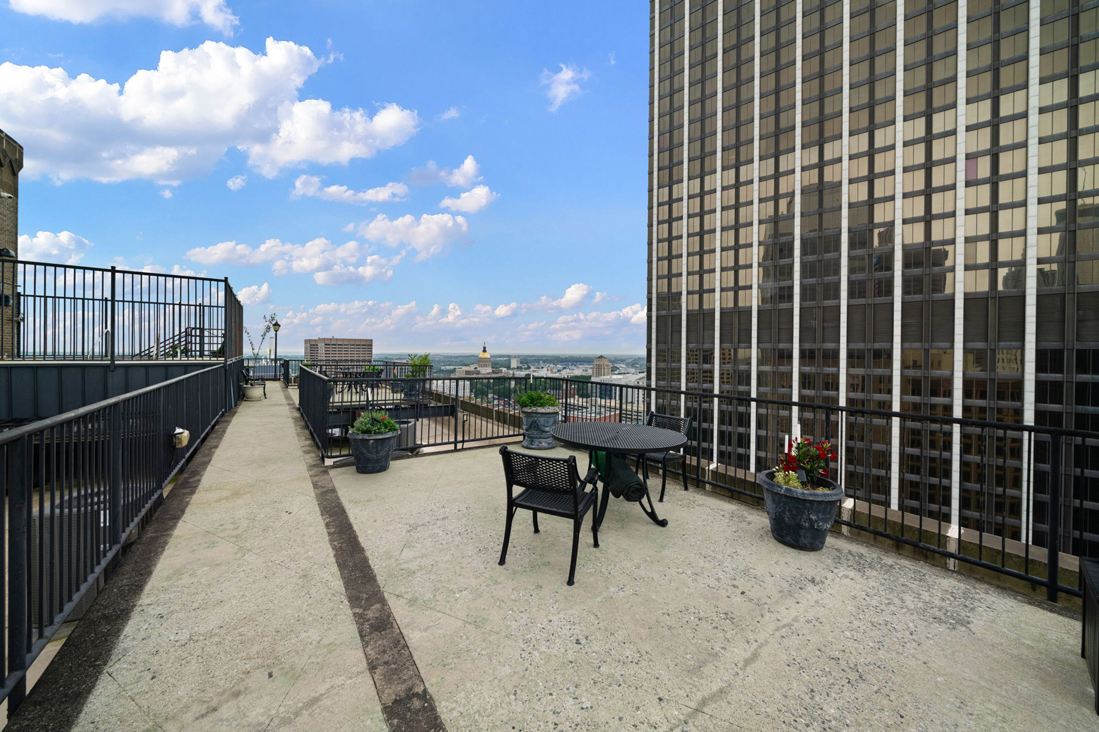  Beautifully Maintained Two Bedroom Condo in the Historic William Oliver Building - 物件實景