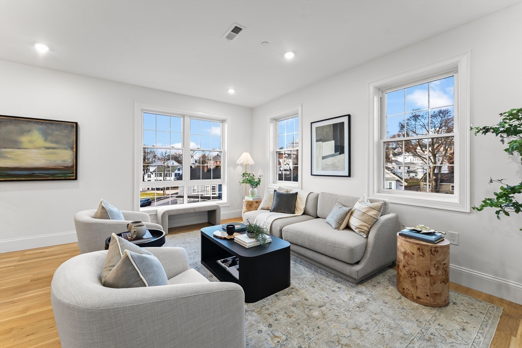 Marlborough, Massachusetts, 01752, United States, 2 Bedrooms Bedrooms, ,2 BathroomsBathrooms,Residential,For Sale,2000469