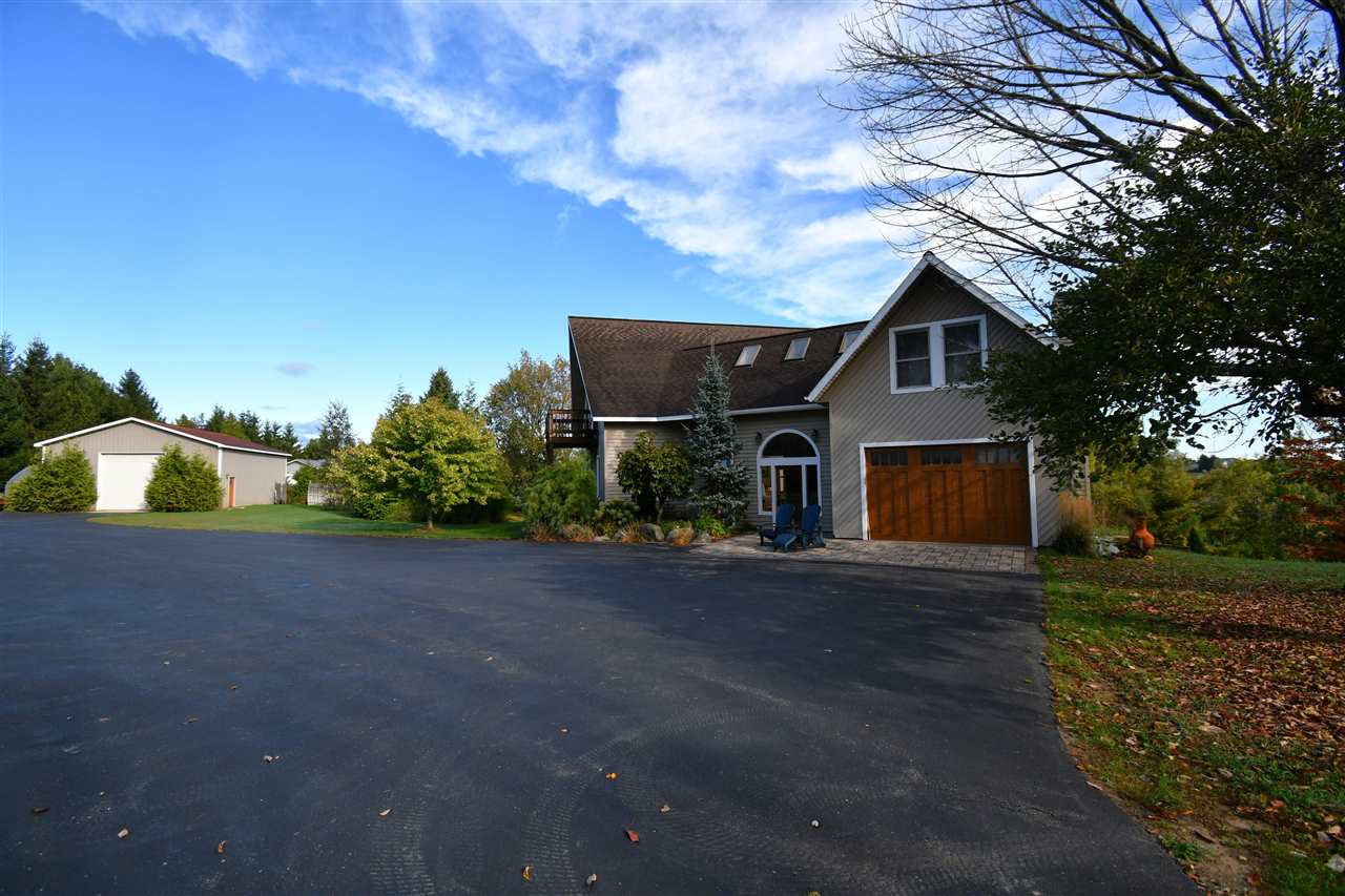 Charlevoix, Michigan, 49720, United States, 4 Bedrooms Bedrooms, ,3 BathroomsBathrooms,Residential,For Sale,1995893