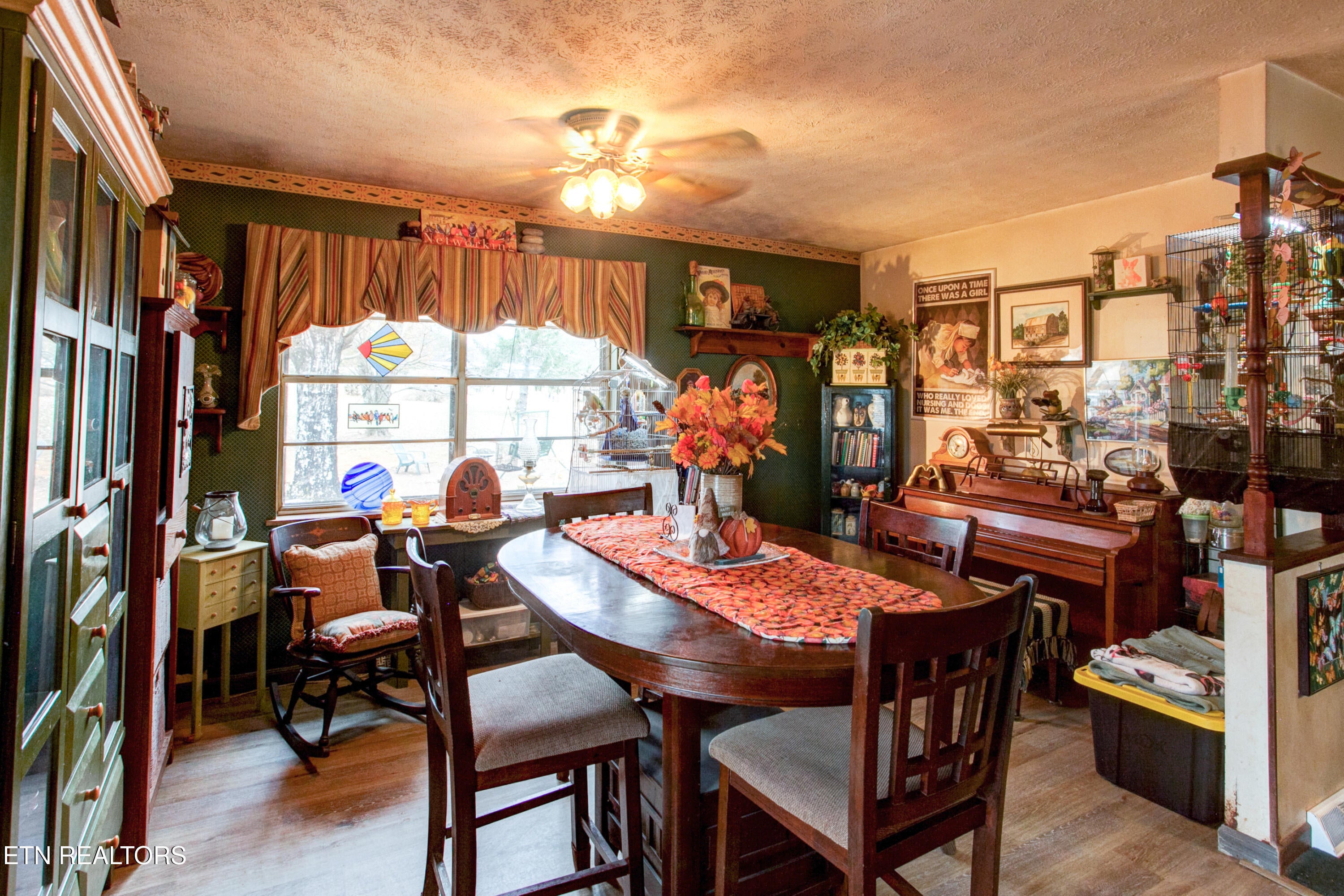 Maryville, Tennessee, 37801, United States, 3 Bedrooms Bedrooms, ,4 BathroomsBathrooms,Residential,For Sale,1994360