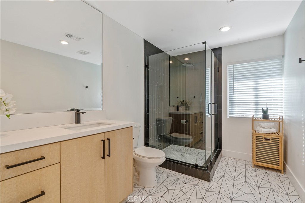 Woodland Hills, California, 91367, United States, 5 Bedrooms Bedrooms, ,4 BathroomsBathrooms,Residential,For Sale,2003511