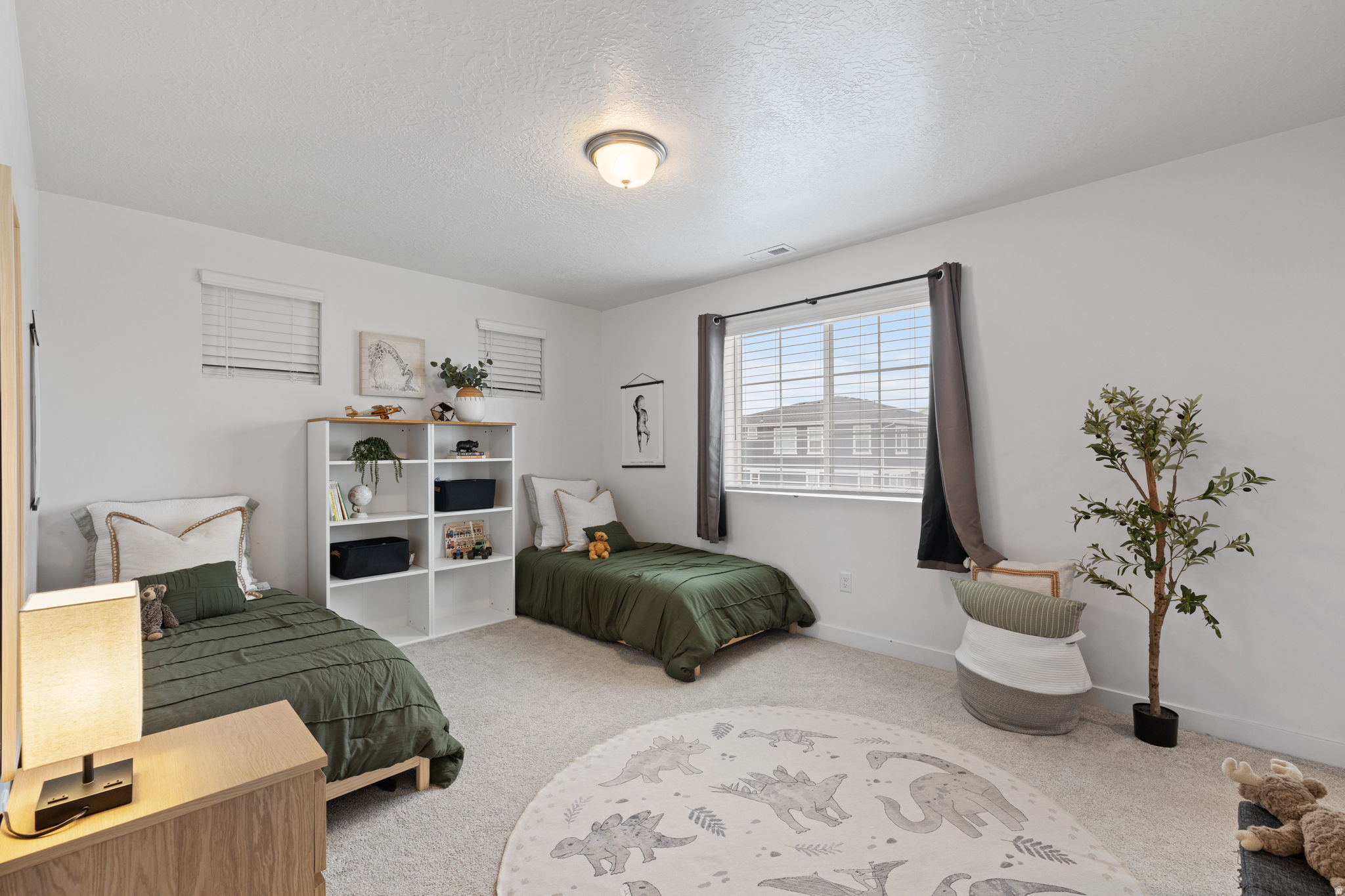 West Jordan, Utah, 84081, United States, 4 Bedrooms Bedrooms, ,3 BathroomsBathrooms,Residential,For Sale,2001617