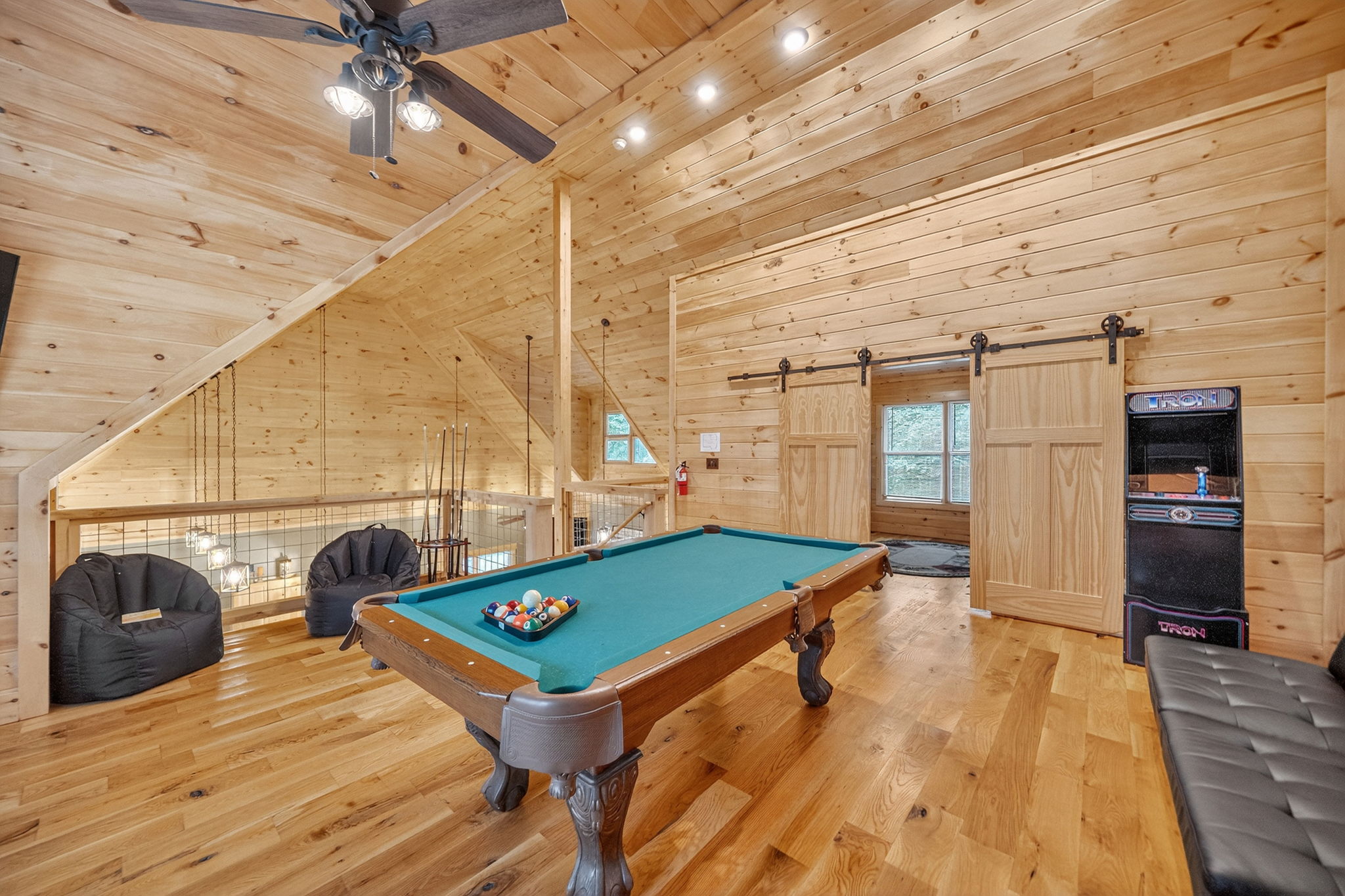 Sevierville, Tennessee, 37862, United States, 4 Bedrooms Bedrooms, ,6 BathroomsBathrooms,Residential,For Sale,1982838