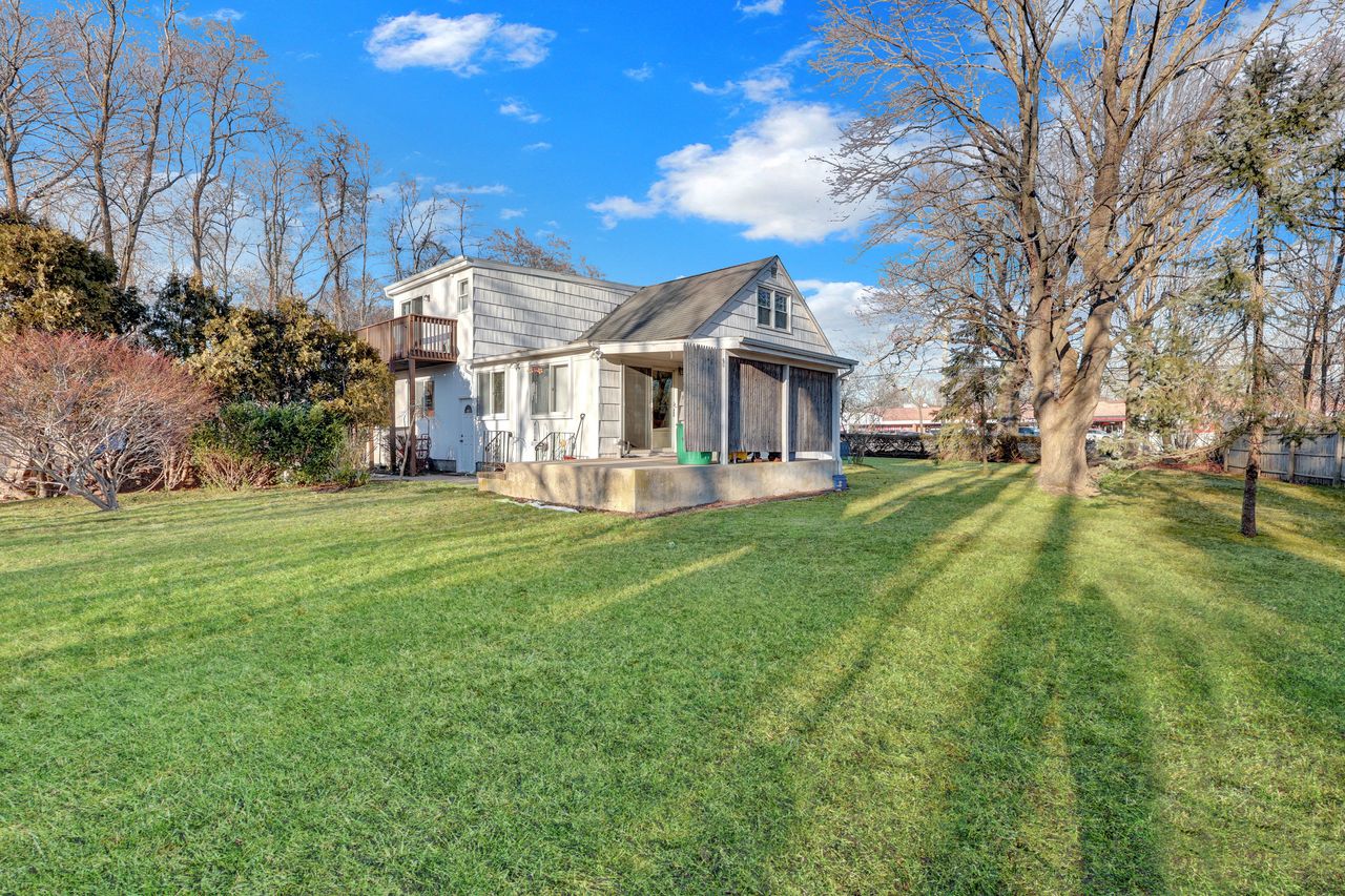 Eastport, New York, 11941, United States, 3 Bedrooms Bedrooms, ,3 BathroomsBathrooms,Residential,For Sale,2008841