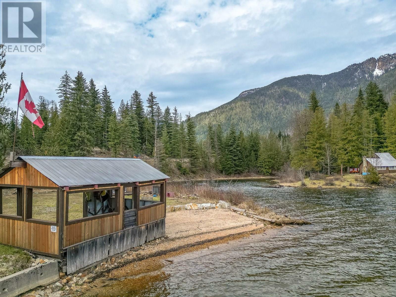 MALAKWA, British Columbia, V0E 2S0, CA, 4 Bedrooms Bedrooms, ,2 BathroomsBathrooms,Residential,For Sale,1837391