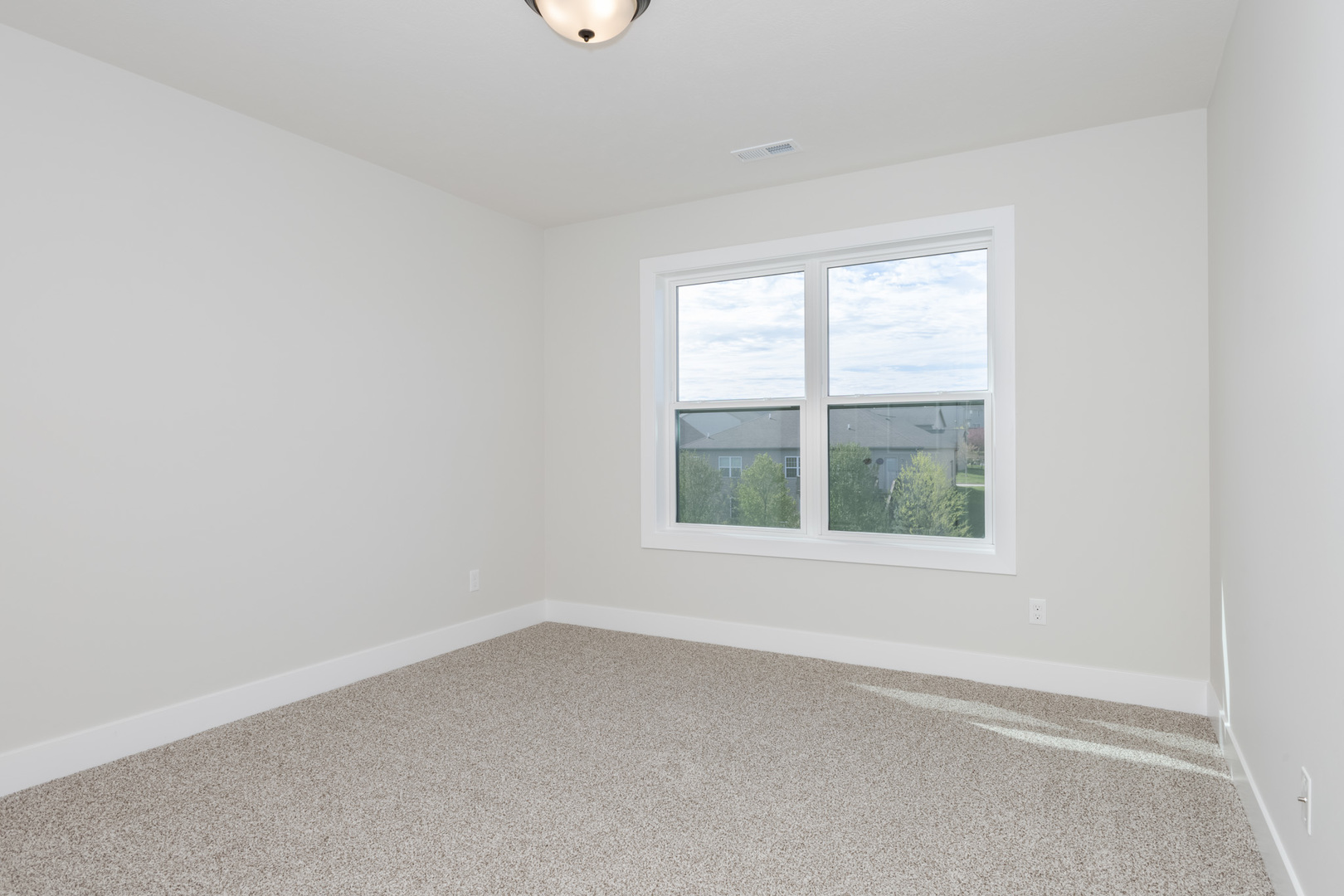 Bloomington, Illinois, 61705, United States, 4 Bedrooms Bedrooms, ,4 BathroomsBathrooms,Residential,For Sale,1957055