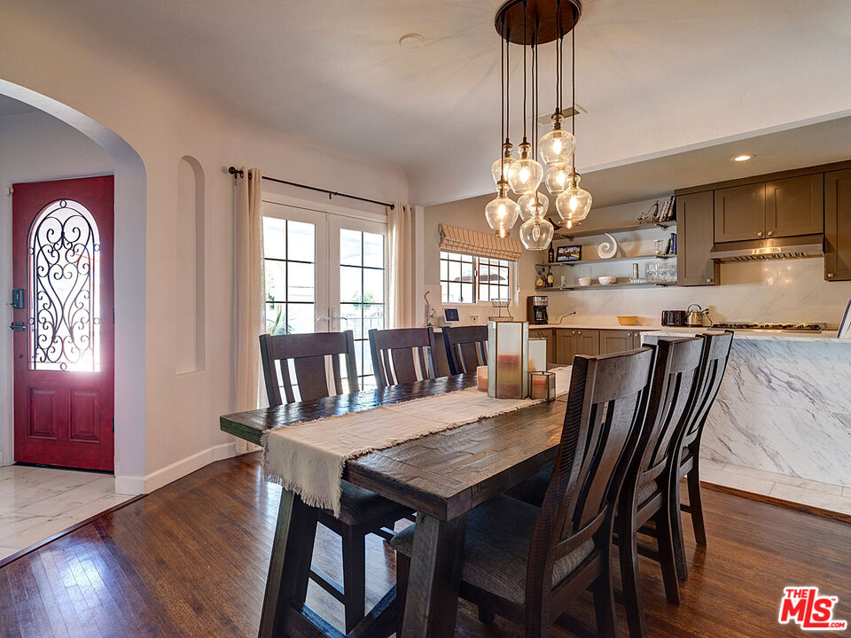 Los Angeles, California, 90019, United States, 4 Bedrooms Bedrooms, ,3 BathroomsBathrooms,Residential,For Sale,1924996