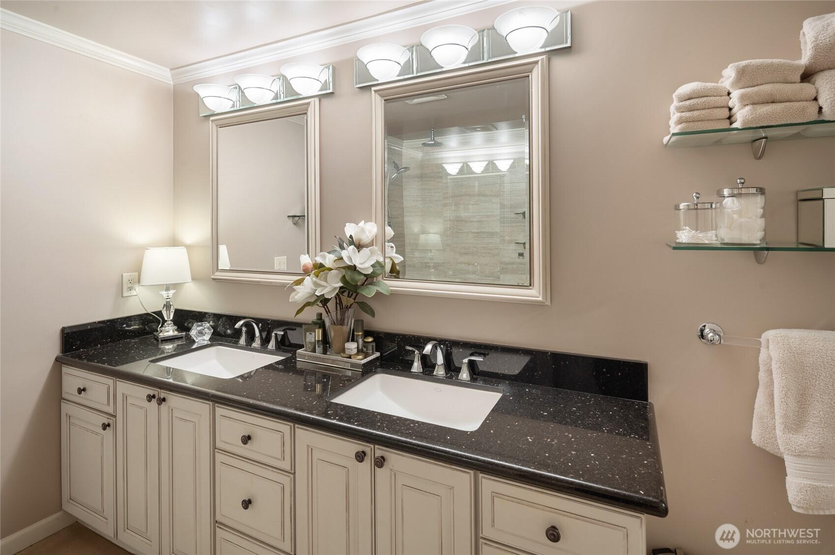 KIRKLAND, Washington, 98033, United States, 2 Bedrooms Bedrooms, ,2 BathroomsBathrooms,Residential,For Sale,1827851