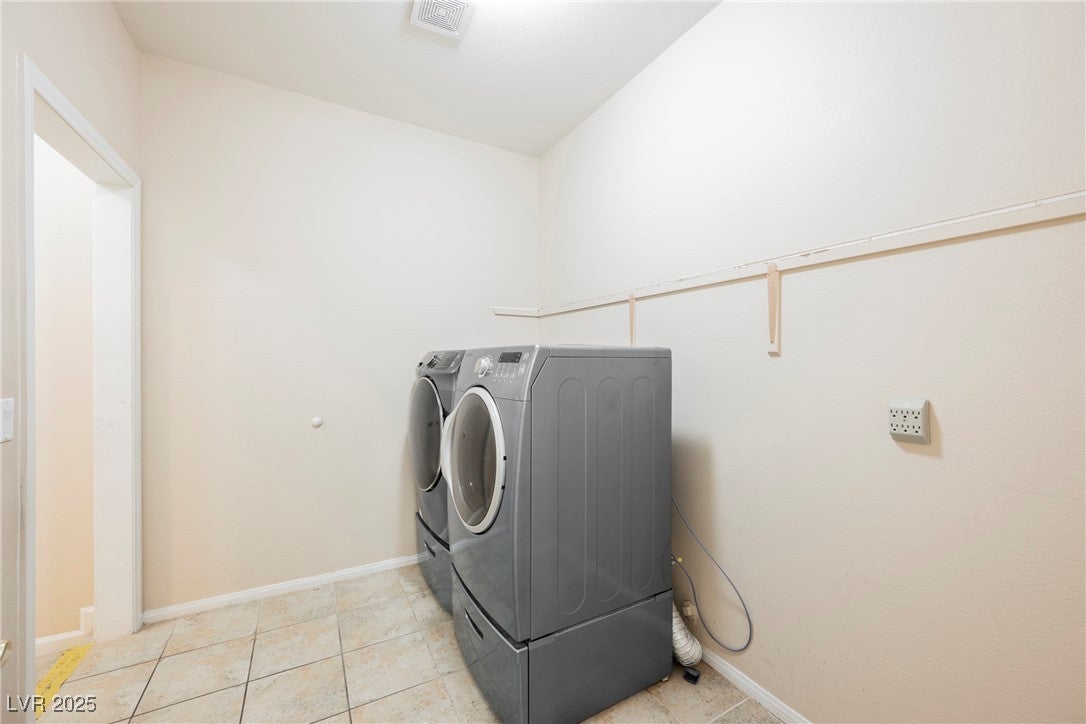 Henderson, Nevada, 89015, United States, 5 Bedrooms Bedrooms, ,2 BathroomsBathrooms,Residential,For Sale,1976773